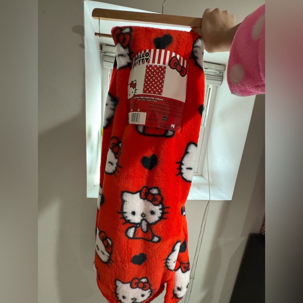 Hello Kitty Valentine’s Day Blanket Faux Fur Throw